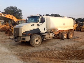 2014 CAT 4000 Gallon Water Truck