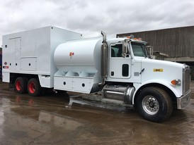 2006 Peterbilt Fuel/Lube Service Truck