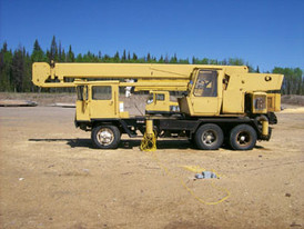 Pettibone 15 Ton 80 FT Crane with Jib. Pettibone 15 Ton 80 FT Crane with Jib.
