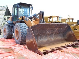 Case 821F Wheel Loader