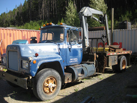 Mack Hiab Truck. 8500 lb. Heila Picker.