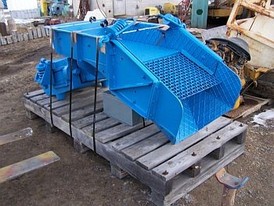 30in x 48in syntron vibrating pan feeder. Type F-45B-DT. C/W addtional 16 inch grizzly section and controller. Unit sold refurbished complete with controller