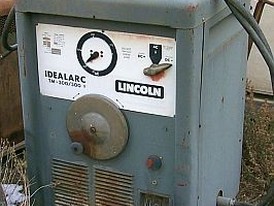 Lincoln 300 Amp AC/DC Electric Welder. Model TM-300/300. 575 Volt Single Phase.