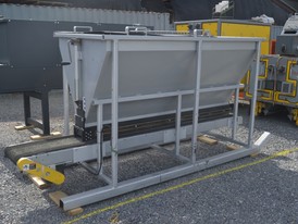 2 Yard Hopper/Feeder with Manual Flow Control Gate