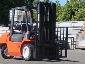Toyota 9,000 lbs Forklift