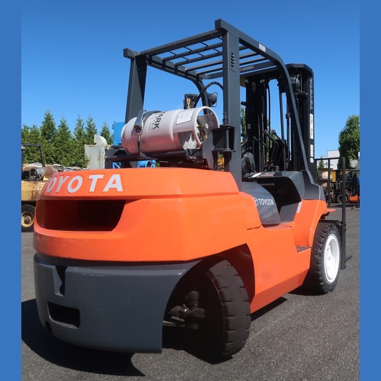 Toyota 9,000 lbs Forklift