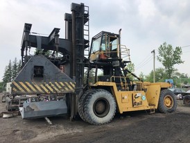 CAT V1100 Container Stacker