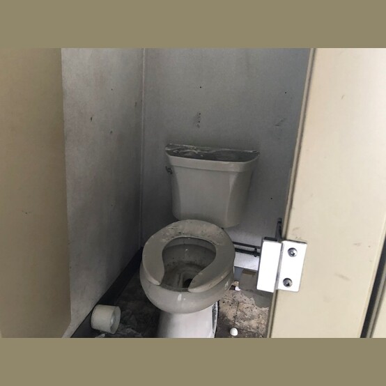 Contenedor de Baños Sanitarios para Sitio de 8 ft x 16 ft