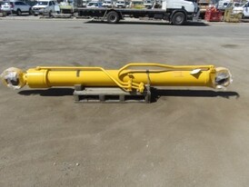 Komatsu PC1250 Boom Cylinder